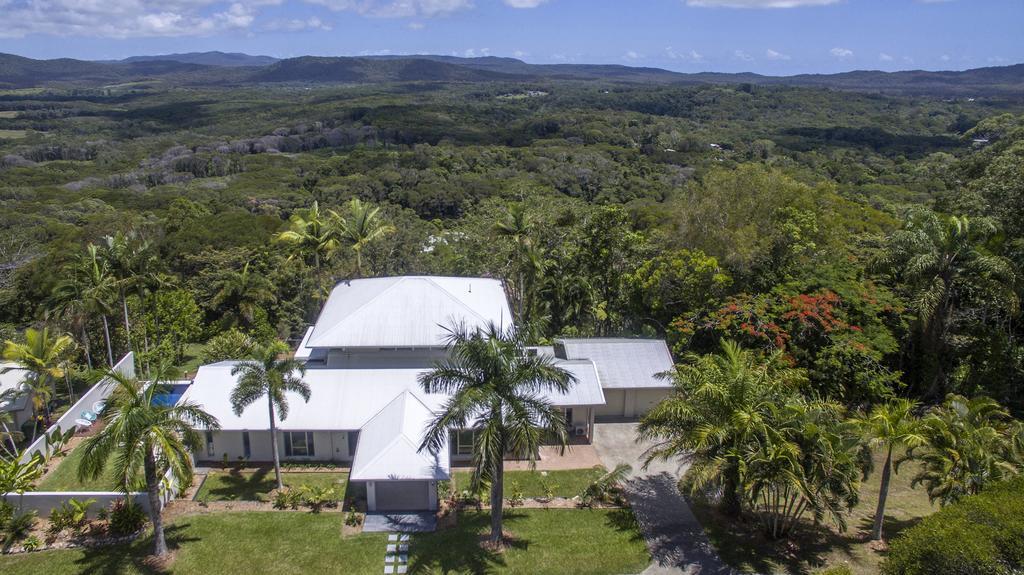 Hilltop Rainforest Retreat Holiday home