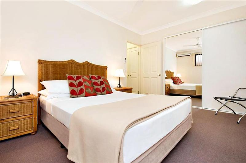 Plaza Aparthotel 4*