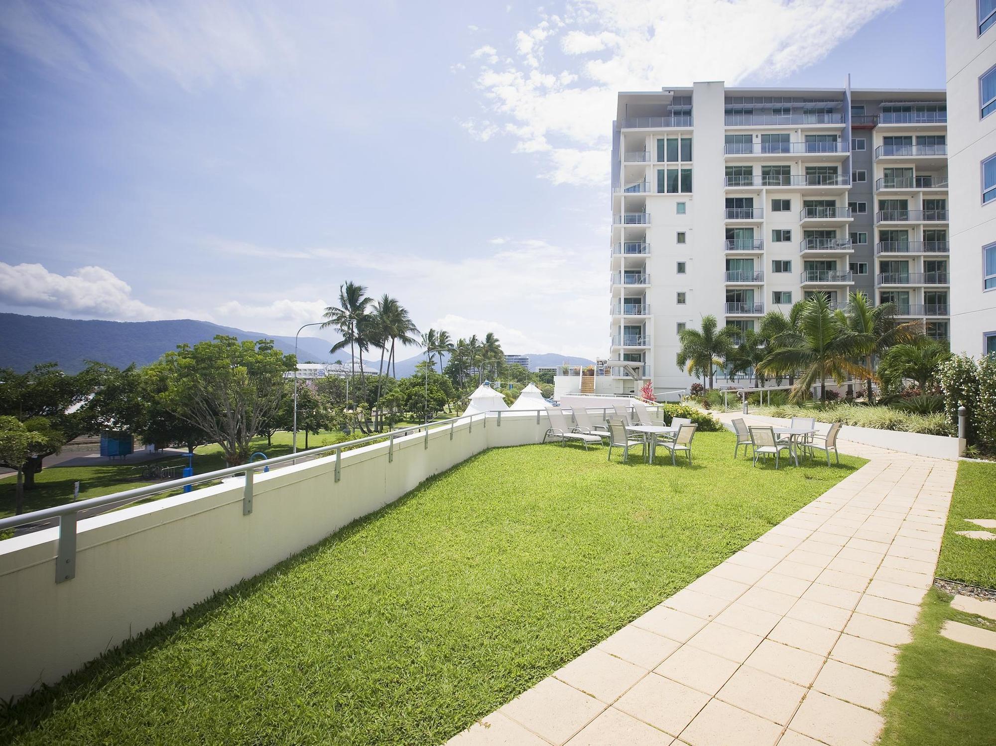 Hotel Mantra Trilogy Cairns