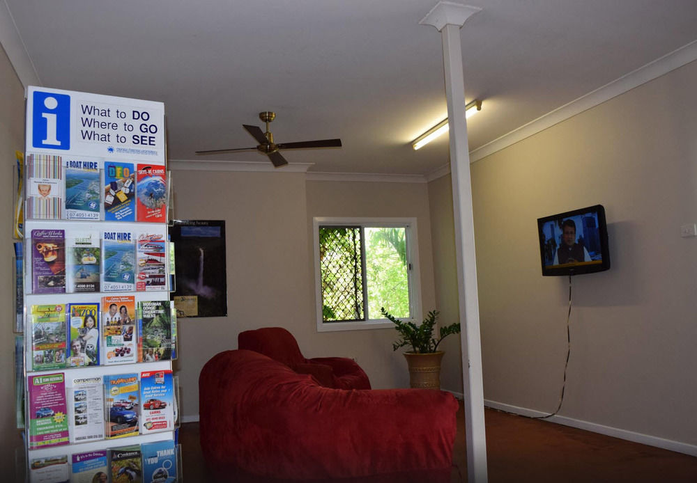 Travellers Paradise Hostel *