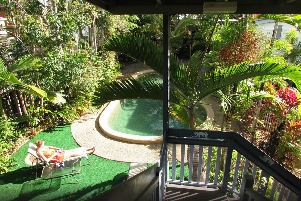 Travellers Paradise * Cairns