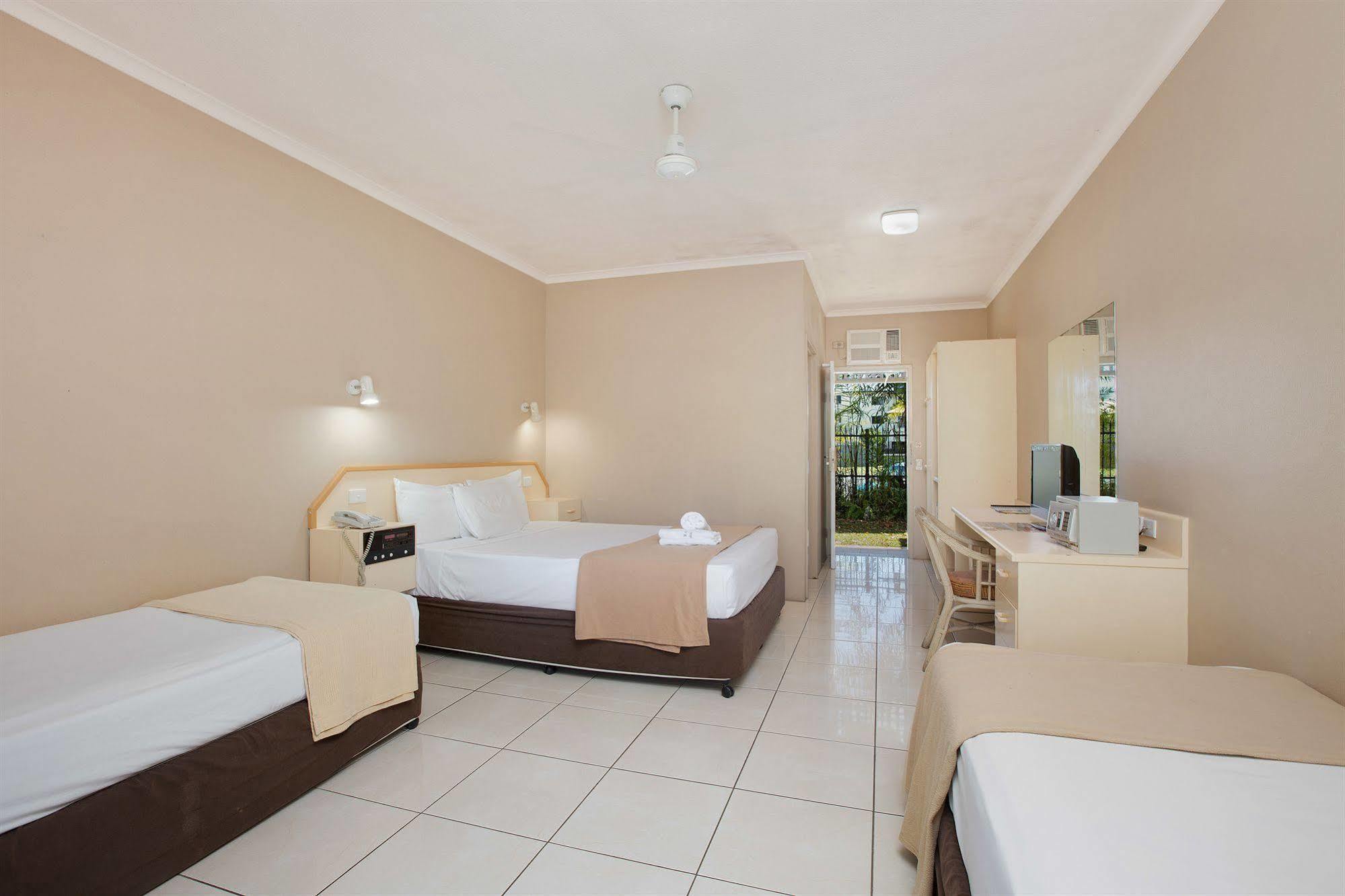 Tropiq Hotel 3*
