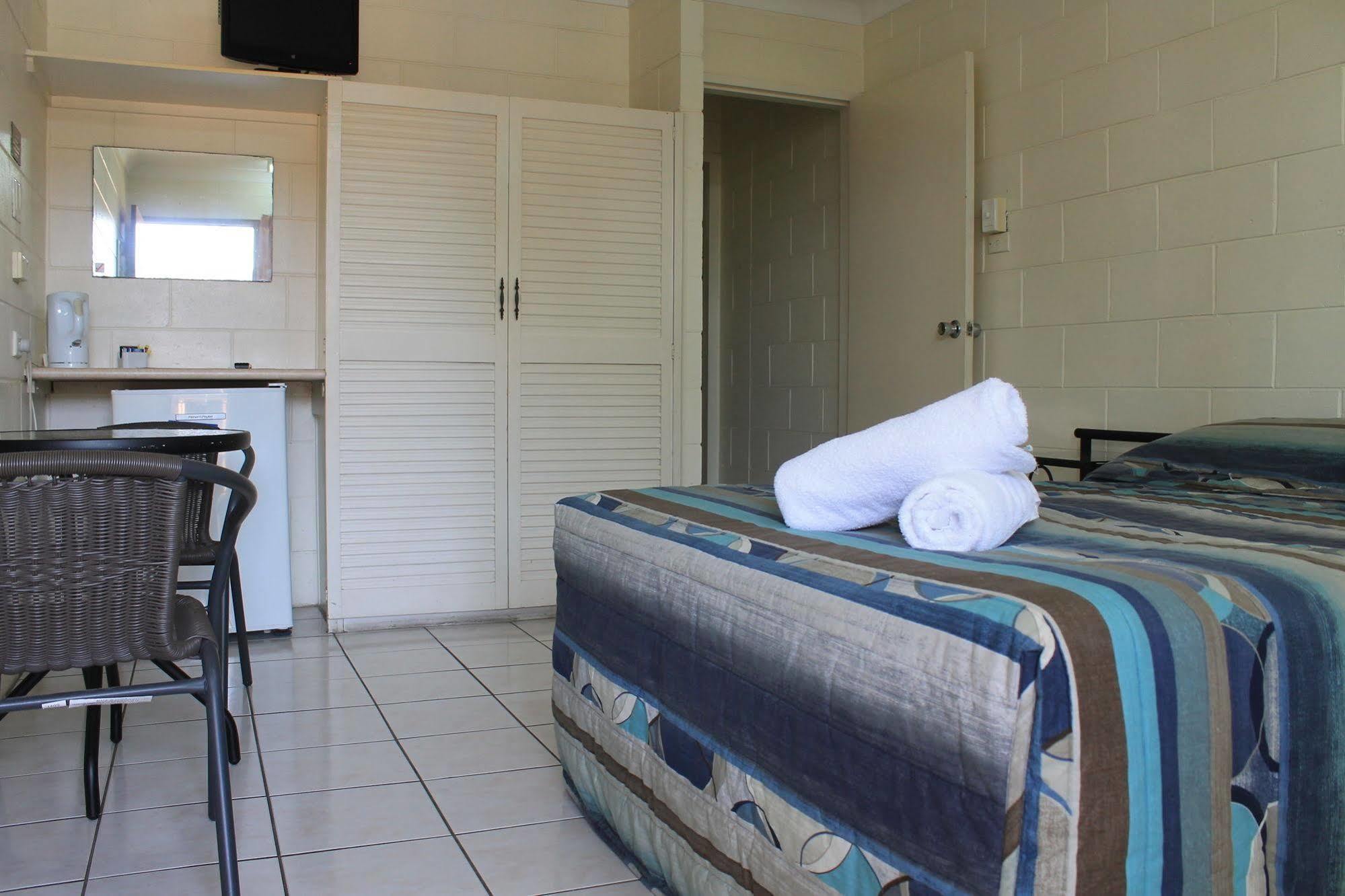 Oasis Aparthotel 3*