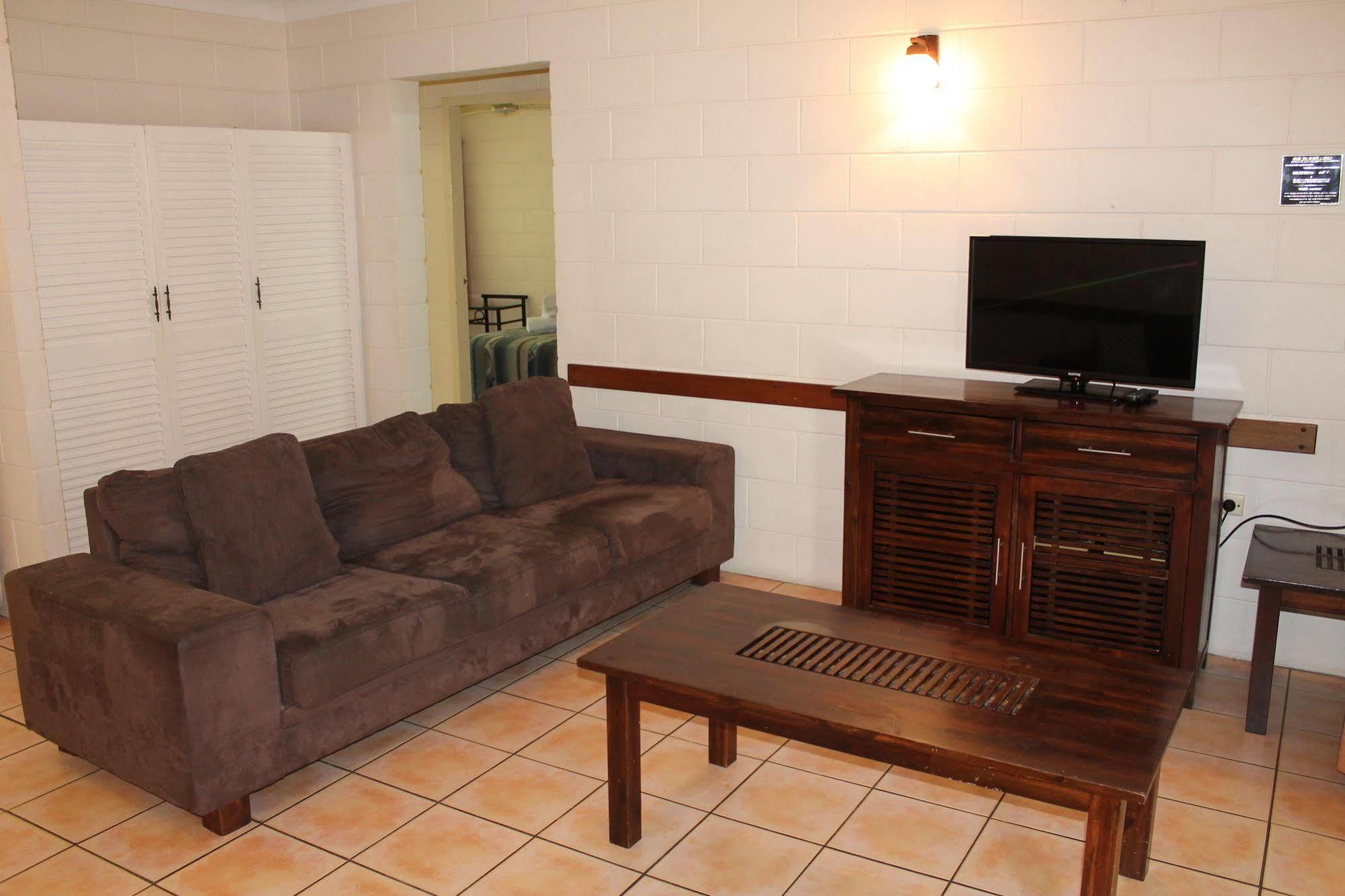 Oasis 3* Cairns