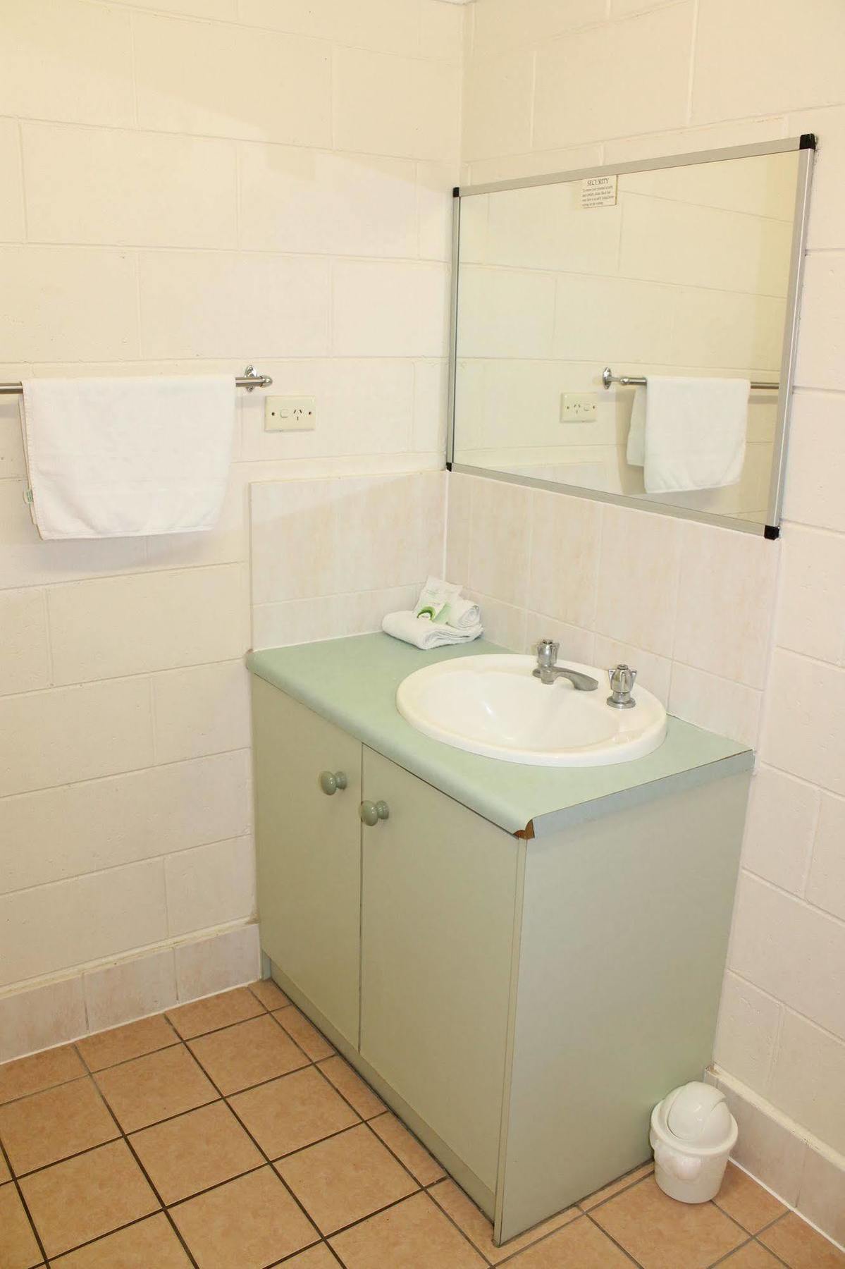 Oasis Aparthotel 3*