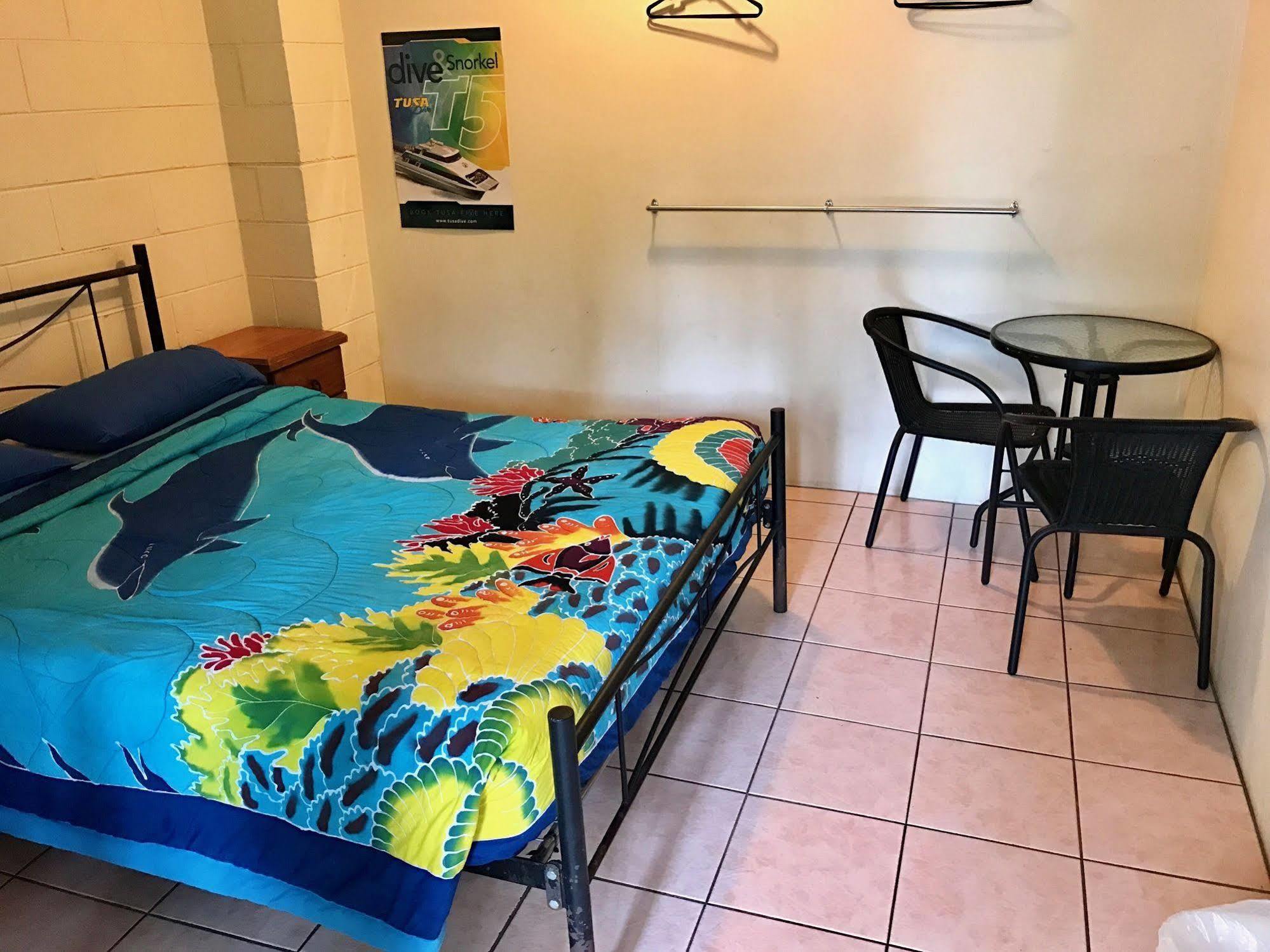 Why Not Backpackers * Cairns