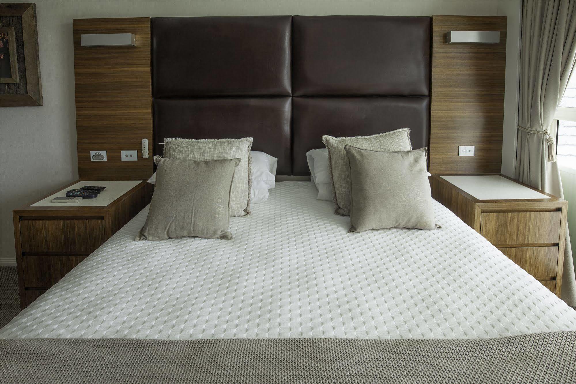 Waters Edge Aparthotel