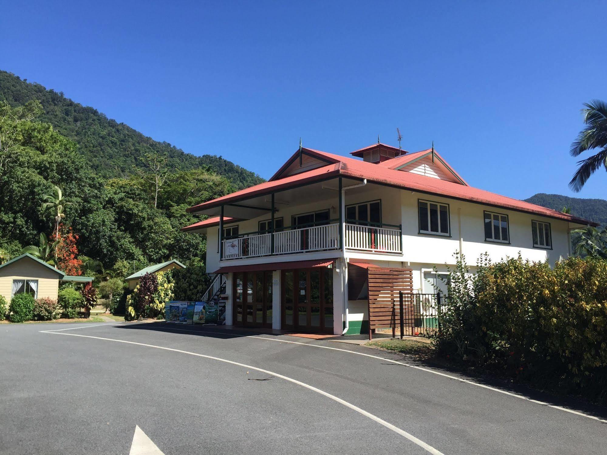 Big4 Crystal Cascades Hotel 4*