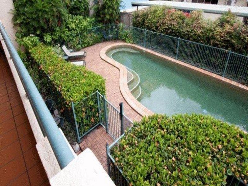 Mid Luxury Cairns