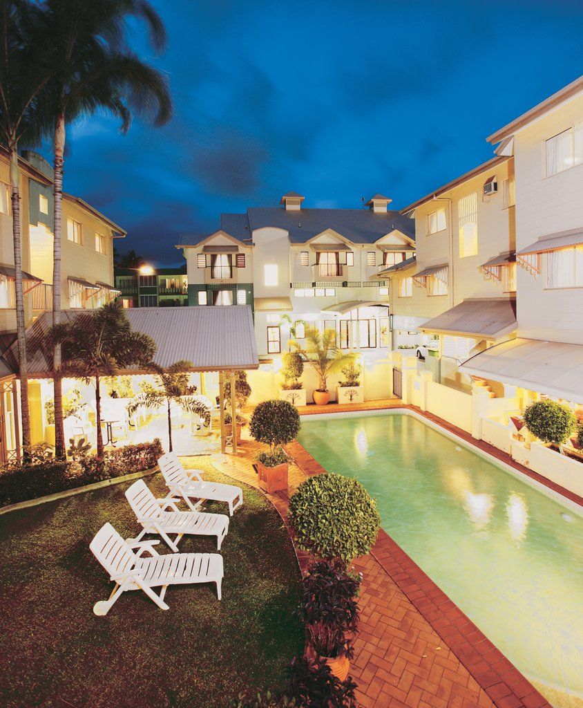 Motel Queens Court 3*
