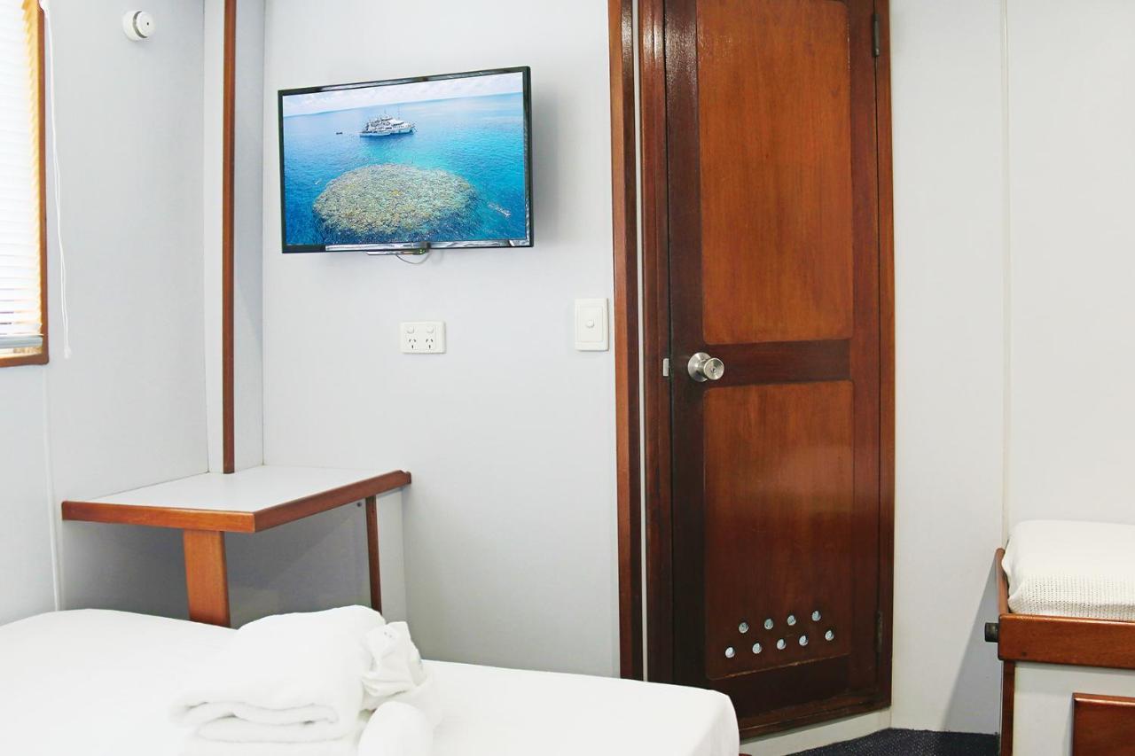 Botel Boatel 3*