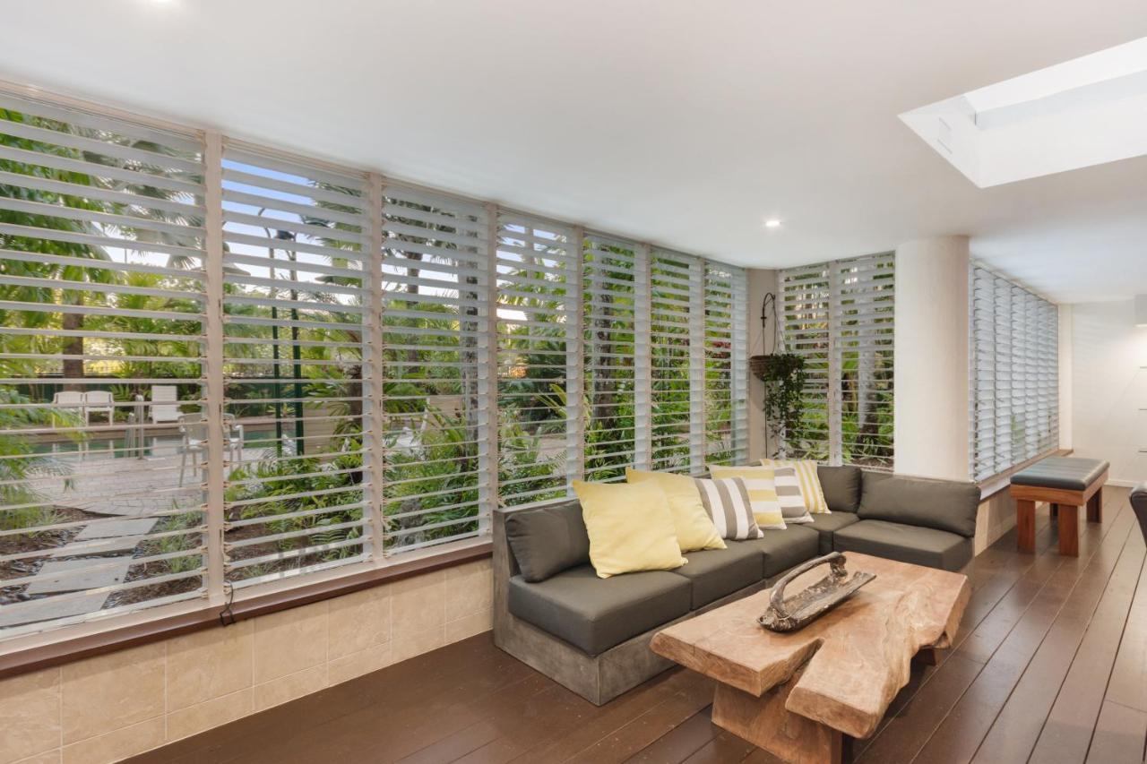 Apartment Luxury Pool Side In Beachfront Cairns