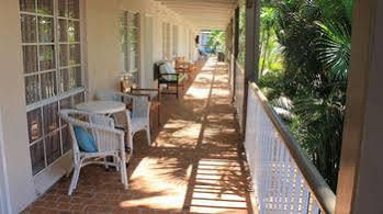 Tropical Gardens Motel 3*
