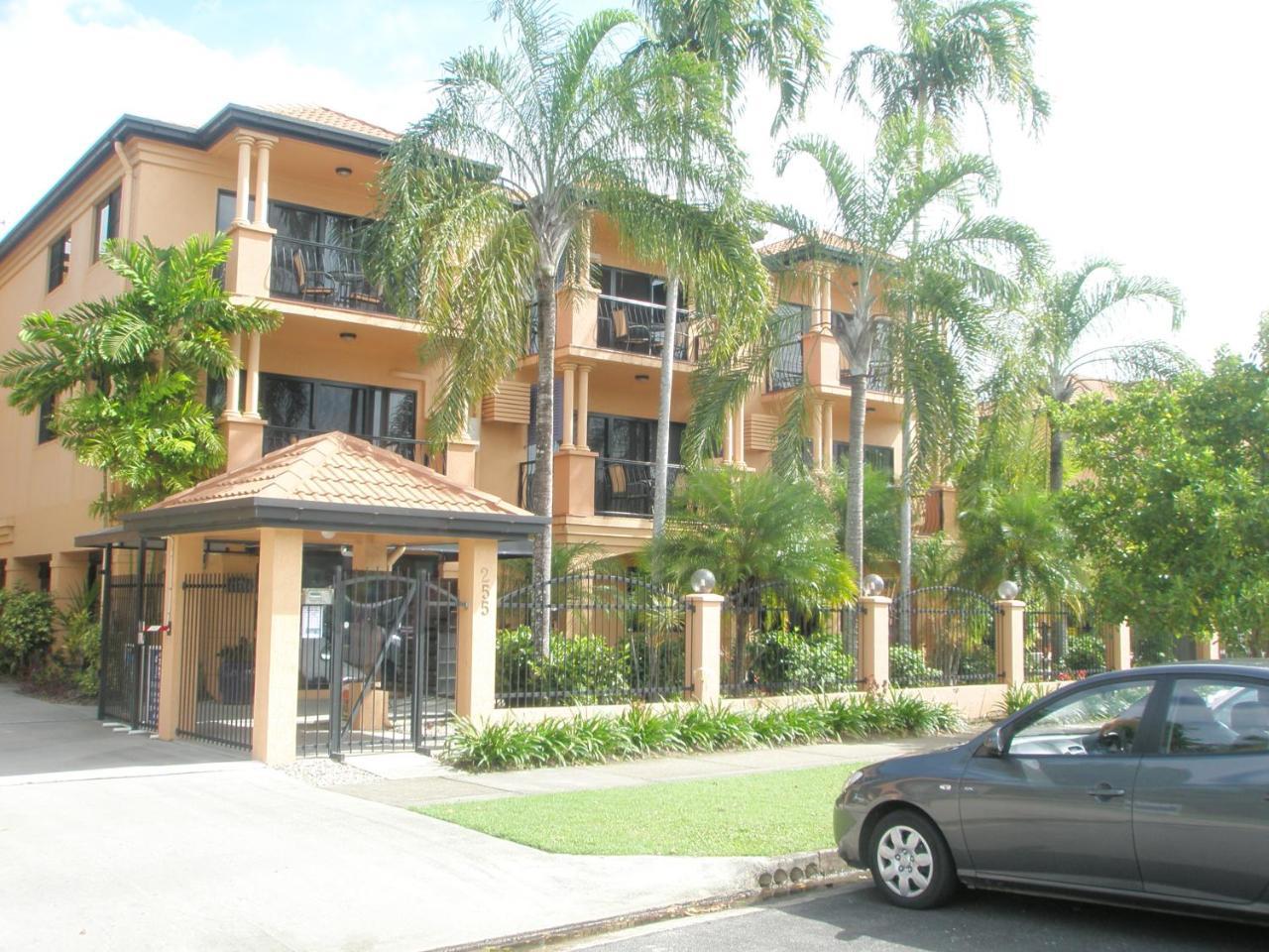 Plaza Aparthotel Cairns