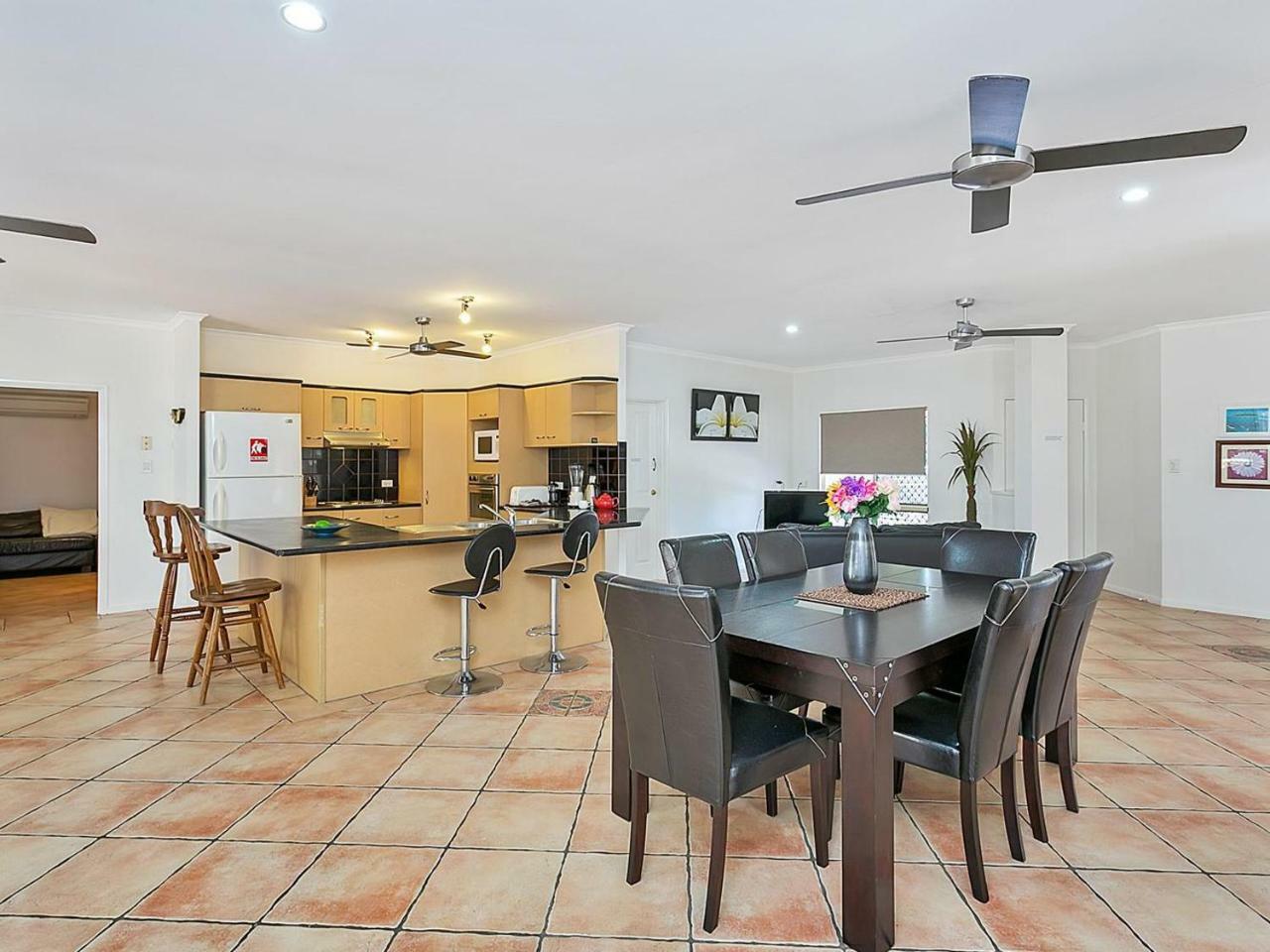 Beachcomber Trinity Beach Holiday home