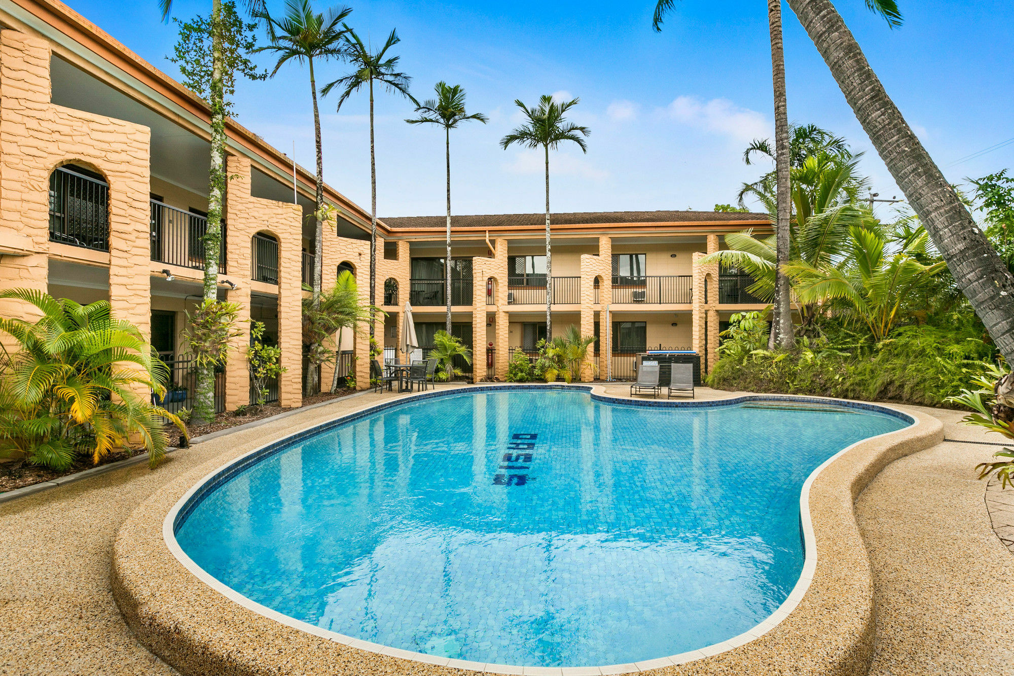 Oasis Aparthotel Cairns