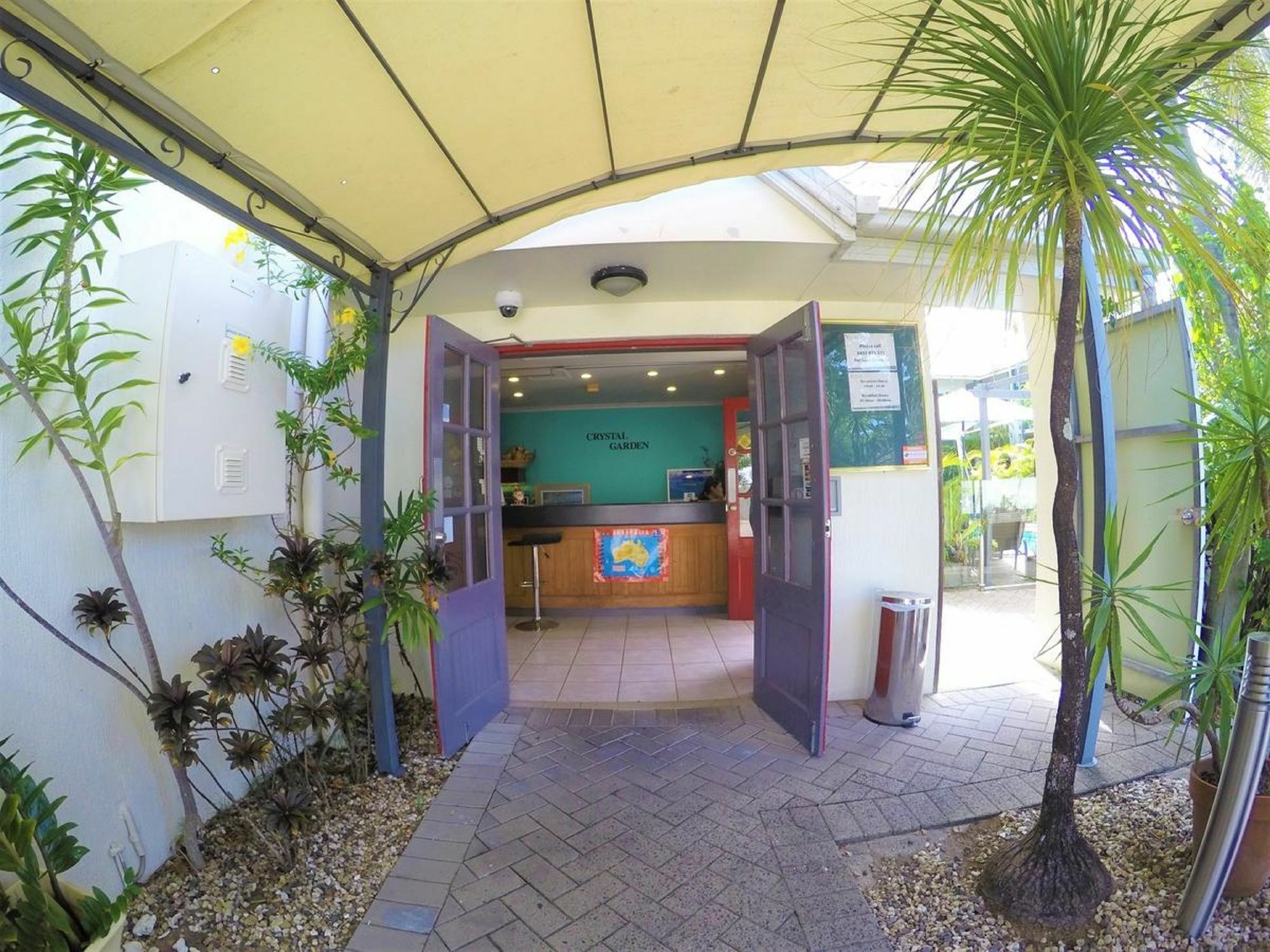 Hotel Crystal Garden & Restaurant Cairns