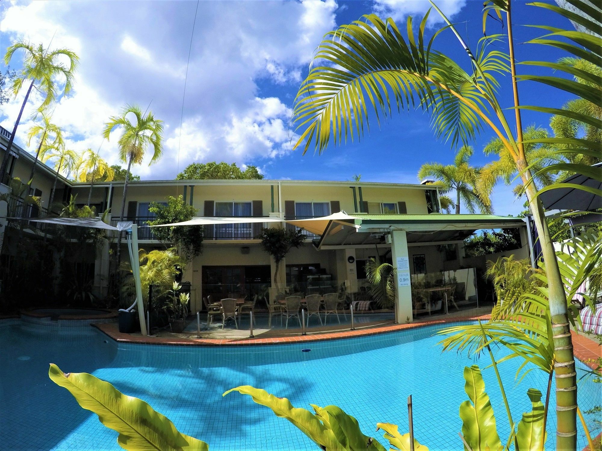 Hotel Crystal Garden & Restaurant 3*
