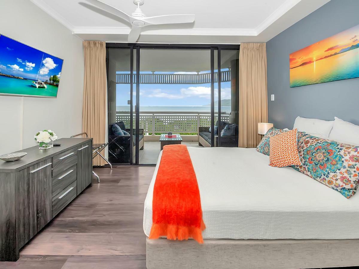 Luxury Waterfront Sea View - Do Not Book Apartment Cairns