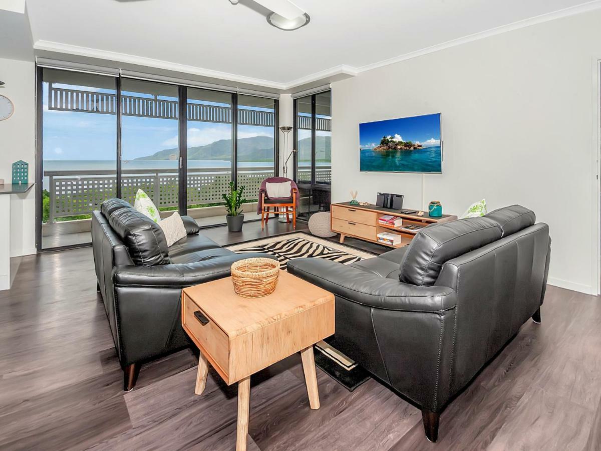 Luxury Waterfront Sea View - Do Not Book Apartment Cairns
