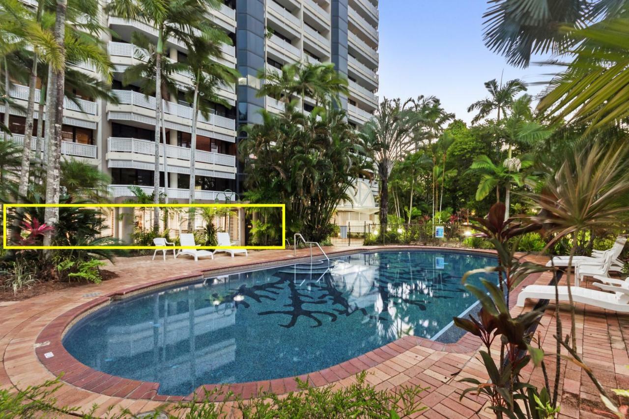 Luxury Pool Side In Beachfront Apartment