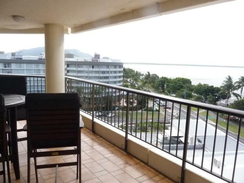 Esplanade Ocean Views Apartment Cairns