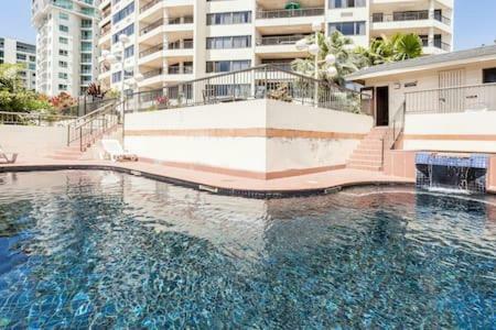 Esplanade Ocean Views Apartment *