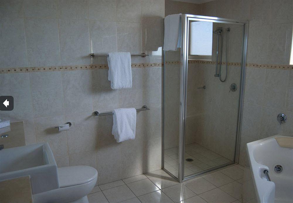 Waters Edge Aparthotel