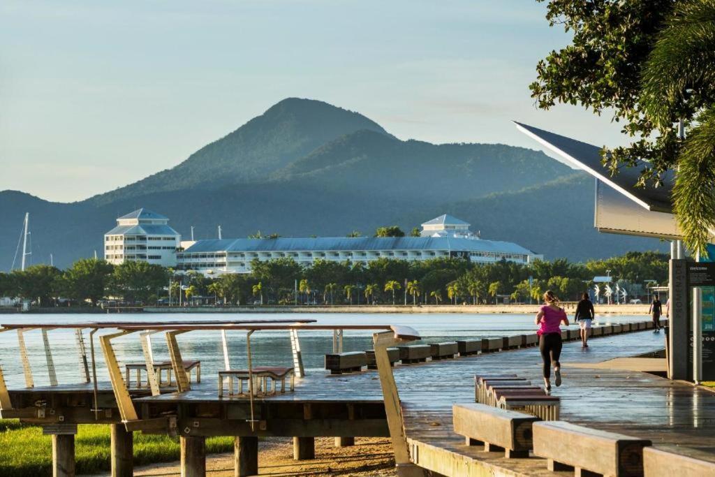 181 The Esplanade 4*