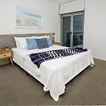 Pool View City Centre Apartment 206