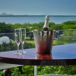 Hilton Cairns