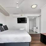 Coastal Chic In Heart Of Cairns With Rooftop Pool