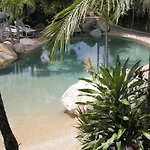 Cairns Queenslander Hotel & Apartments
