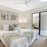 \'Serenity At The Edge\' A Private Poolside Apartment