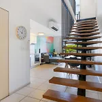 The Loft - Trendy Coastal Charm With Pool