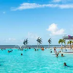 Luxury Oceanview Penthouse Cairns City