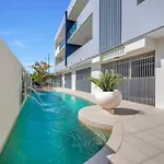 Cairns North 4-Bed With Outdoor Dining & Pool