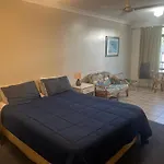 Fantastic Self-Contained 1 Bedroom Apartment In Cairns North