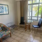 Fantastic Self-Contained 1 Bedroom Apartment In Cairns North