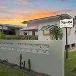 Tropicana Bungalow - Retro Getaway