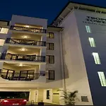 Tropic Towers Apartments
