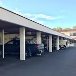 Cairns Motor Inn
