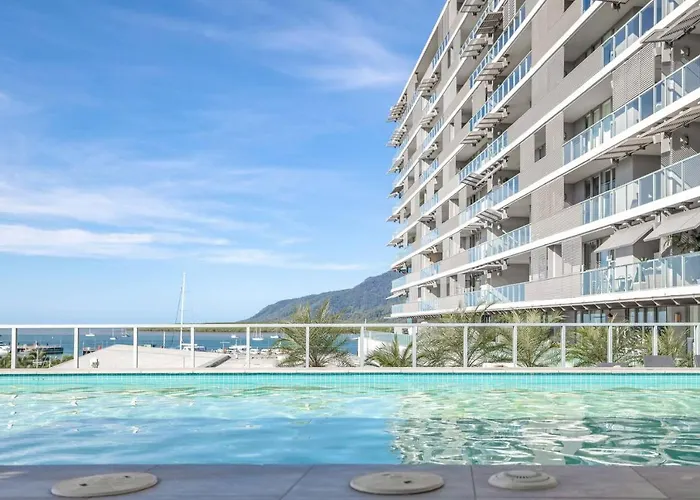 Cairns Coastal Charmer - Your Waterfront Sanctuary