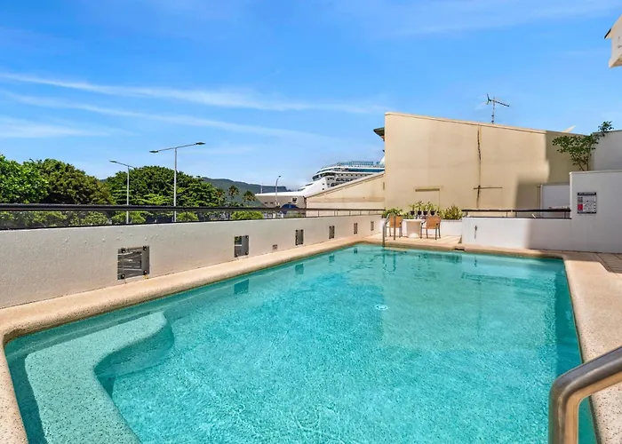 Belle Escapes 702 Cbd Apartment With Elevated City And Water Views