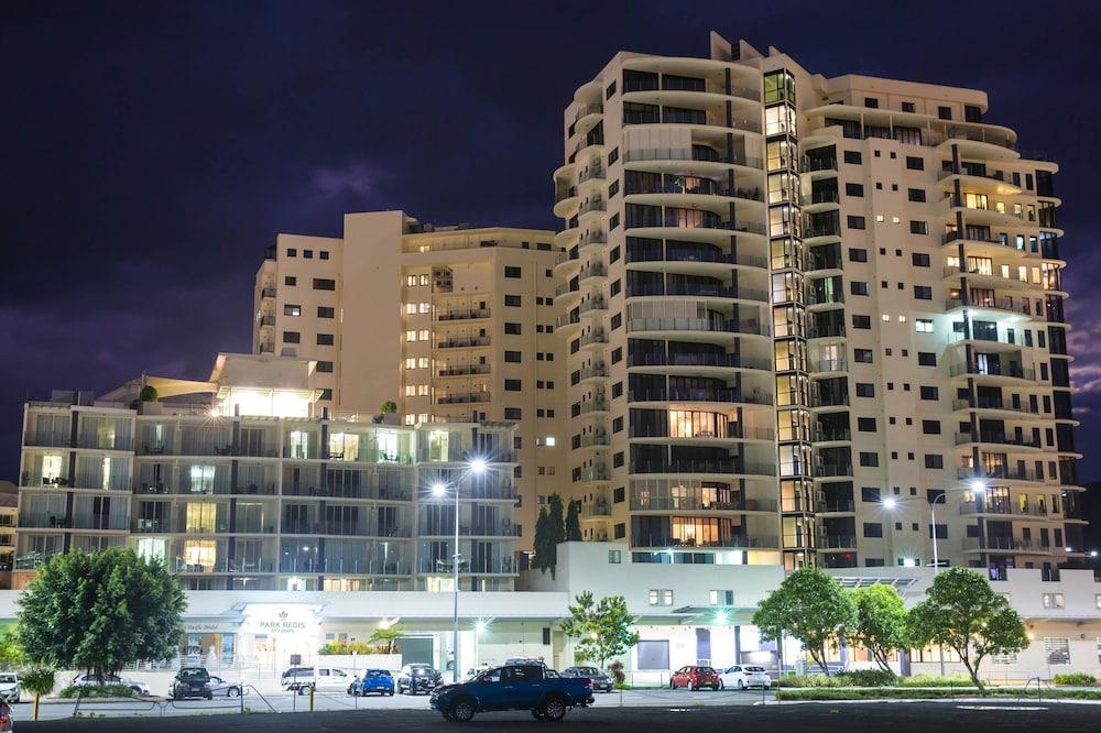 Park Regis Quays 4*
