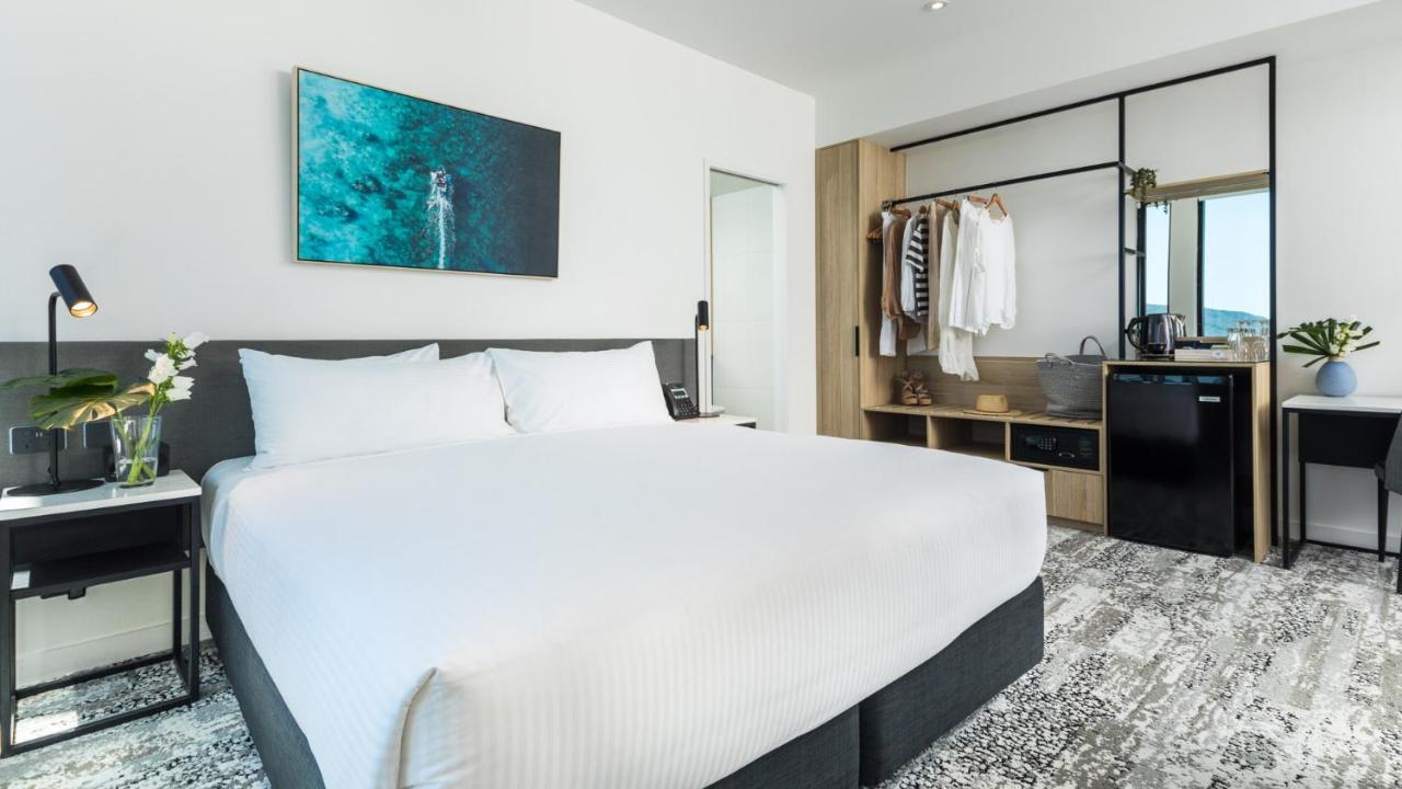 Oaks Cairns