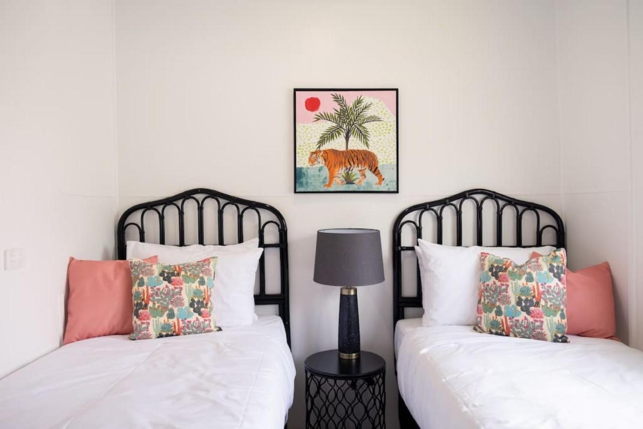 Tropicana - Retro Getaway Holiday home *