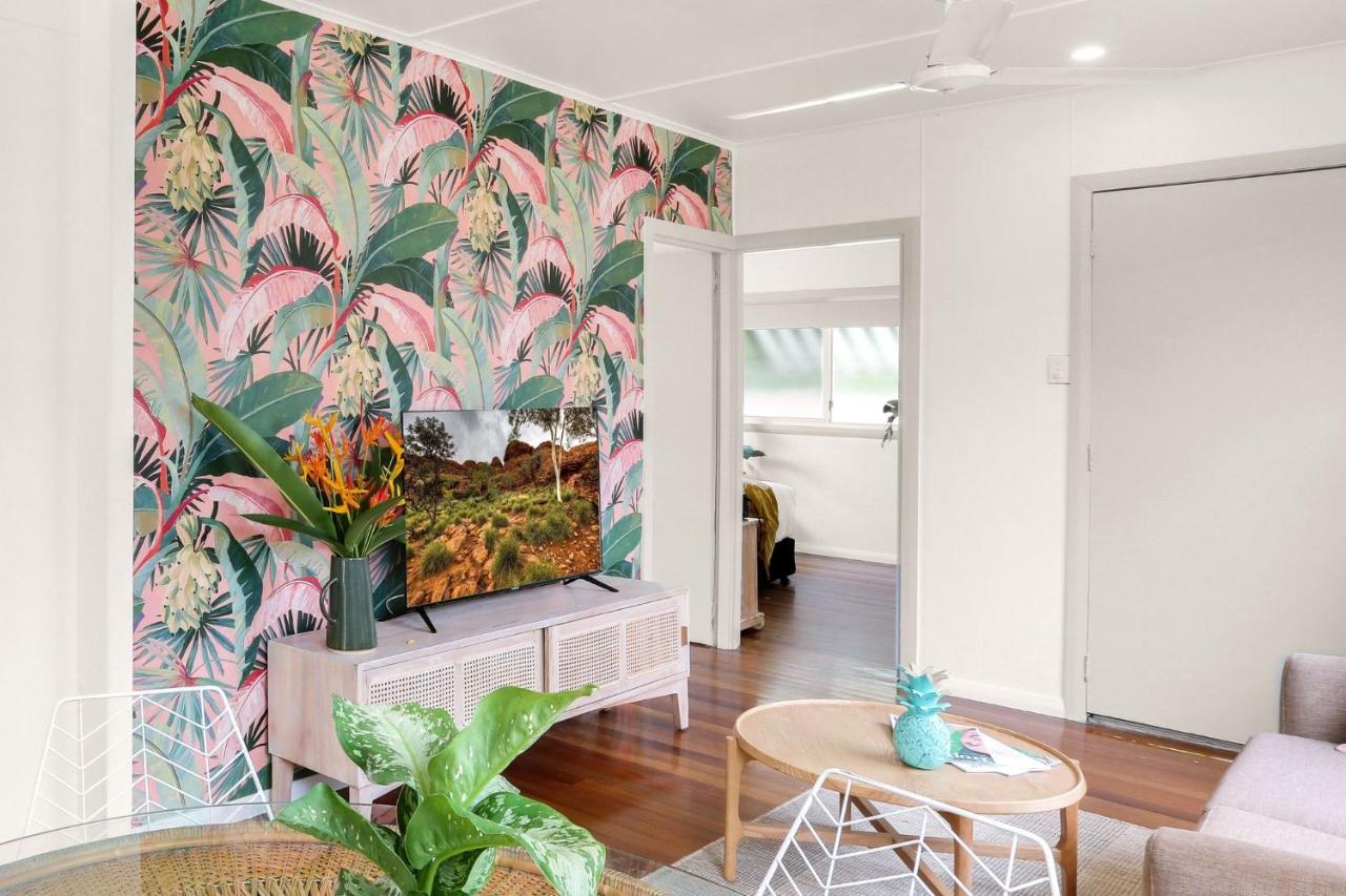 Tropicana - Retro Getaway Holiday home Cairns