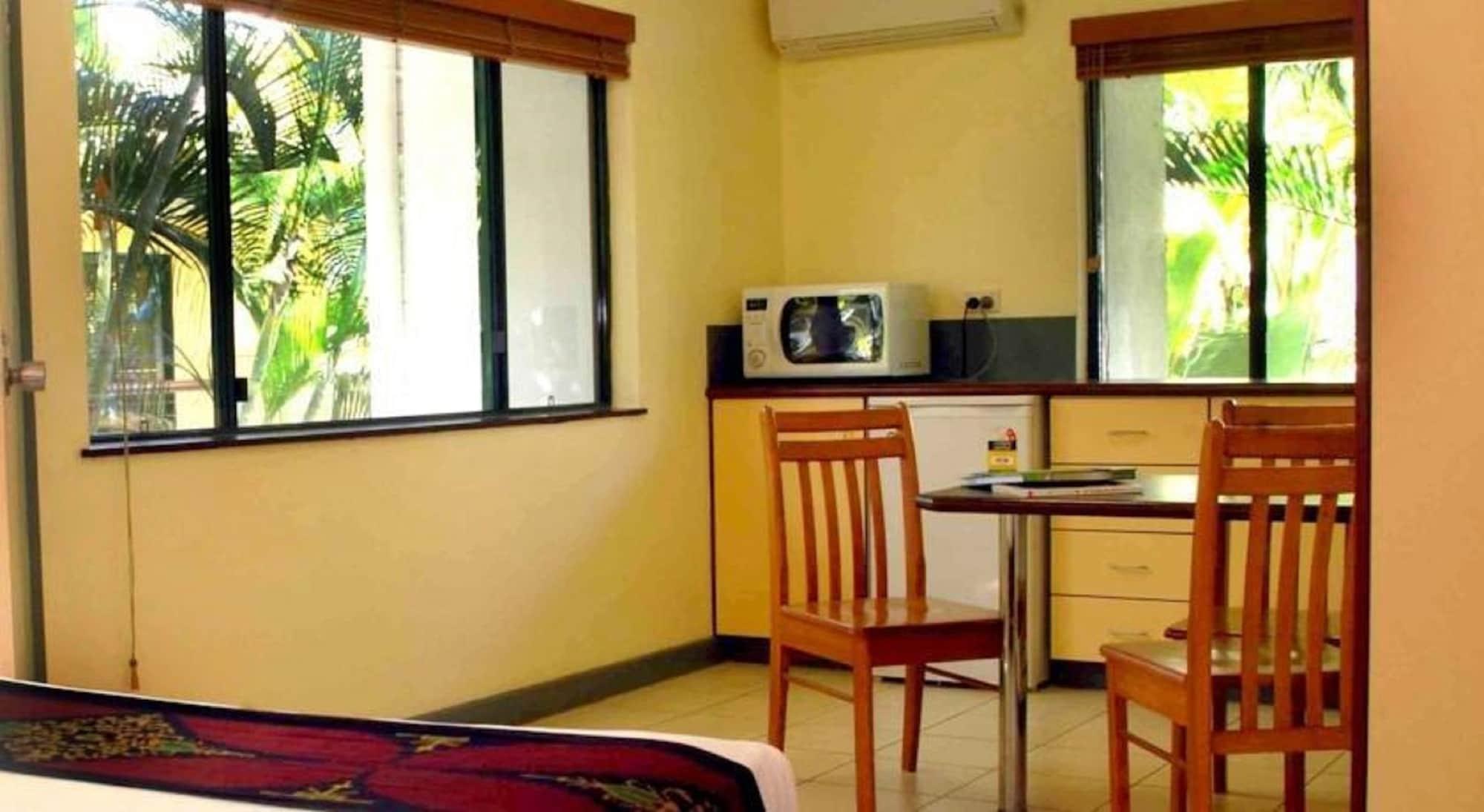 Bay Village Tropical Retreat & 3* Cairns
