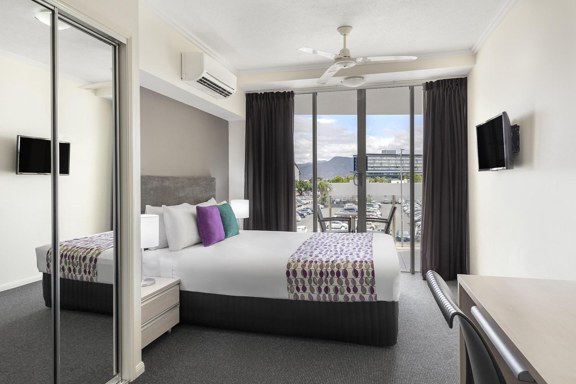 Park Regis Quays 4*